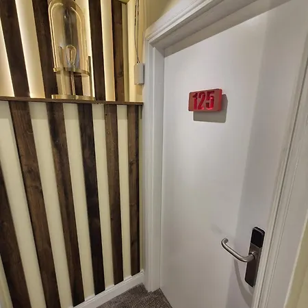 Marys Urban Nest Bed & Breakfast *